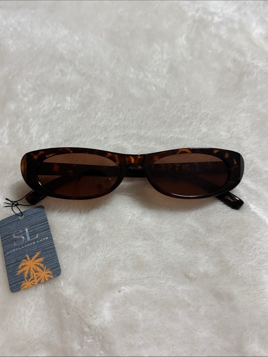 Sunglasses Luxe Accessories - (SOLD) NWT Tortoiseshell Oval Women's Sunglasses - Brown Lenses